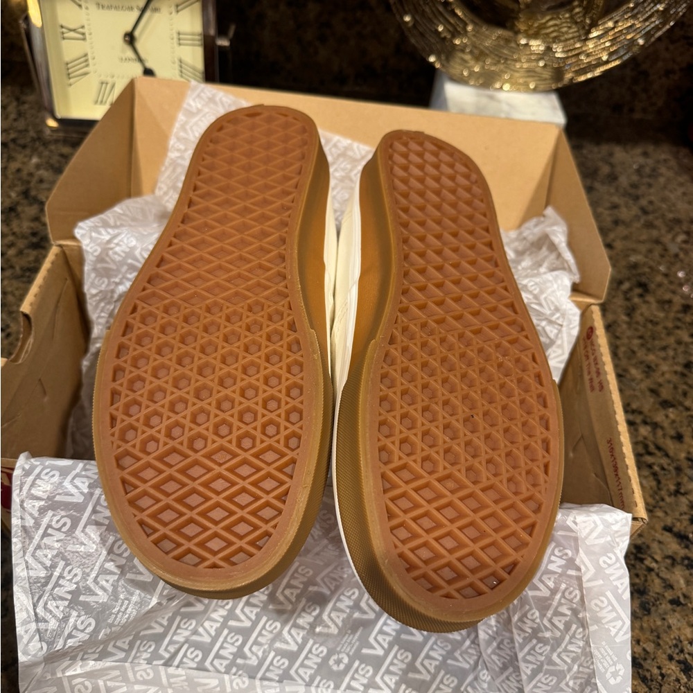 Unisex Vans Marshmallow /Gum - Picture 4 of 5